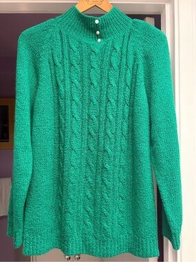 Pearl-Accent Cable Knit Turtleneck Sweater - Emerald Green
